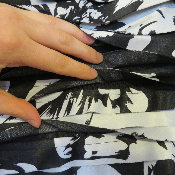 Black & White bodycon dress - Picture 3 of 7